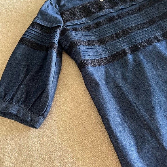 NWT Banana Republic Premium denim and black lace shift dress. Size 6. - Picture 6 of 8